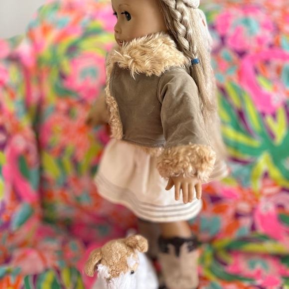 American girl doll Stylish Tan and Cream Doll Outfit with Hat - Picture 2 of 4